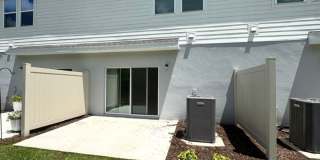 Modern 3 Bed / 2.5 Bath Townhome – Move-In Ready Gallery 17