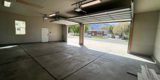 Gorgeous 6-bedroom, 4-bathroom with a large garage Salem Gallery 35