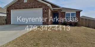 Stylish 3 Bed / 2 Bath with Open Layout & Backyard Retreat Gallery 1