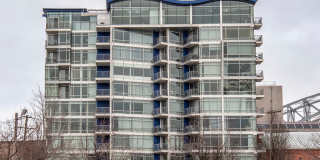 Luxurious multi-level penthouse condo - Flats Westbank Gallery 1