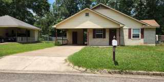 Recently remodeled 3 bedroom, 2 bath brick home Gallery 1