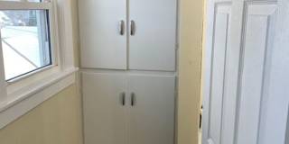 Spacious and beautifully remodeled 5 bed 2 bathroom home Gallery 27