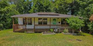 Charming 3 Bed 1.5 Bath home walkable to campus Charming 3 Bed 1.5 Bath home walkable to campus Gallery 1