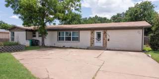 Updated 3BR/3BA, 2,300+ sq ft home !! Updated 3BR/3BA, 2,300+ sq ft home !! Gallery 1