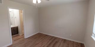 Spacious Southside Duplex Gallery 17