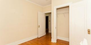 1929 West Winona Street Gallery 8