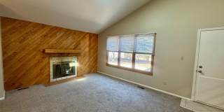 4 Bedroom Home in Villa Loma-Available NOW Gallery 8