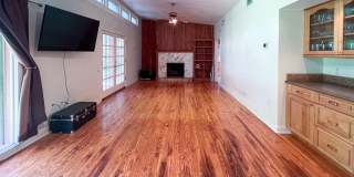 2BR/2BR Near Law School - Available Early August! Gallery 5
