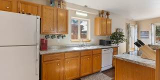 3 Bed 2 Bath Fully Furnished in Woodland Park 3 Bed 2 Bath Fully Furnished in Woodland Park Gallery 17