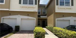 1560 SE Wilshire Place Gallery 1