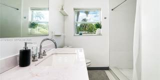 216 SW 6th St Gallery 17