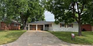 Stunning and trendy 3 bed 2 bath 2 car garage in Moore! Gallery 3