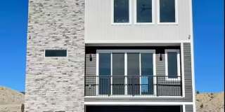 Modern 3-Story House with Rooftop Access-option to rent mother in law apartment separately Gallery 1