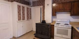 222 N BRADFORD Street Gallery 11