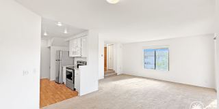 SD: 2BD/1.5BA Townhome in La Jolla w/ Private Balconies, 2-Car Garage & Community Pool! Gallery 1