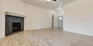 Beautiful! 4-Bed Home in Mustang Gallery 12