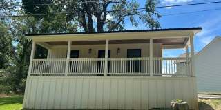 Fully Remodeled One Bed/One Bath Cottage Gallery 1