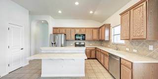 Large home in Pflugerville!  3 car garage - Highland Park Neighborhood Gallery 17