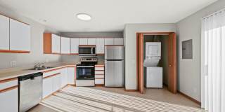 Modern 3 BR Townhome in North Normal—Low Maintenance, High Comfort! Gallery 8