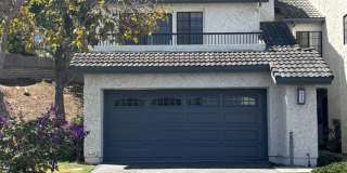 Charming 3 Bedroom/2.5 Bathroom Townhome Available September 1st Gallery 1