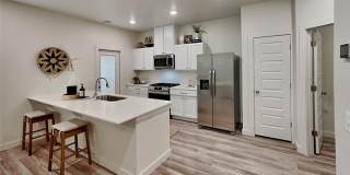 Luxury 3 Bedroom 2.5 Bathroom Duplex in Piedmont Schools with a 2 car garage (Neighborhood Park) Gallery 7