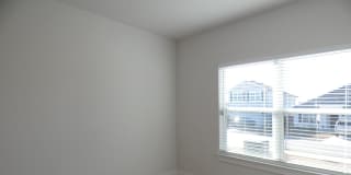 4-Bedroom Home - Community Pool Gallery 18