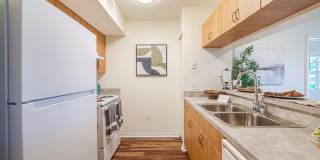 Heron Pond - 55+ Apartments Gallery 4