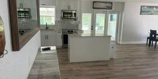 Beautiful 2/2 with dock and boat access Gallery 21