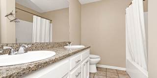 3 Bedroom House Available NOW Gallery 7