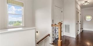629 Boulevard NE Gallery 48