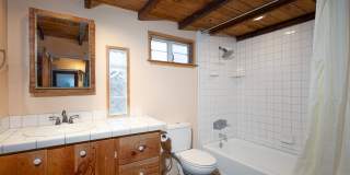 Charming 1BR Beach Cottage in Hollywood by the Sea – Private Yard & Walk to the Sand Charming 1BR Beach Cottage in Hollywood by the Sea – Private Yard & Walk to the Sand Gallery 7