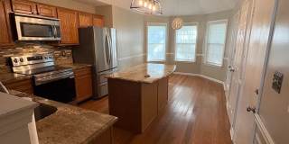 Spacious and well-maintained home located in the heart of Arlington! Gallery 22