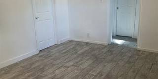 Minutes to U of A Duplex Gallery 8