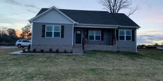 3 Bedroom 2 Bath Home in Shelbyville Gallery 1