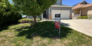 Stunning 4-bedroom 4-bathroom Home Close to Fort Carson, Schriever AFB, and Peterson SFB!!! Gallery 1
