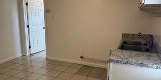 Beautiful 1 Bed Backhouse Available Now! Gallery 3