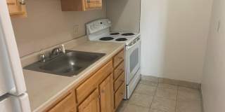 Modern Spacious Sunny Studio  in old School building Conversion Utilities included NO Fee Students ok Gallery 9