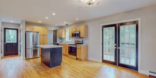 Charming 3BR/ 1.5BA South Portland Residence Gallery 1