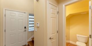 Gorgeous 2 Bedrooms /2.5 Bathrooms + Flex Space Home Near South Austin!!! Gallery 9