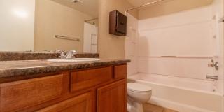 Great 2 bed/2 bath Condo Gallery 13