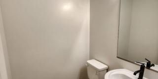 Newer4 Bedroom Town Home Gallery 16