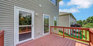 Charming 3BR Townhome in Lincoln Gallery 23