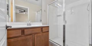 Clean and Comfortable 3 bed 2 bath with loft! Gallery 19