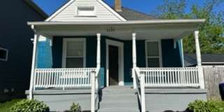 2 Bedroom Home with Fenced in Backyard! Gallery 1