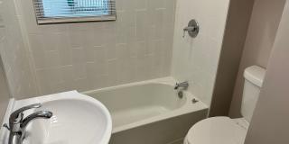 Cozy 3 Bedroom House in LoSo! Gallery 9