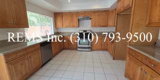 Large 4 Bedroom Single-Family Home with Pool & 2-Car Garage Gallery 9