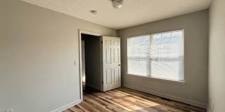 Beautifully Renovated 3 Bedroom 2.5 Bath Townhome with Garage! Pet Friendly! Gallery 15