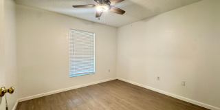 Annual unfurnished nicely renovated 2/2 villa near the Ringling Museum Gallery 17