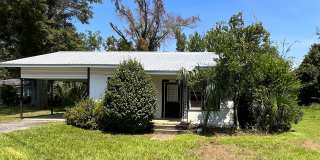 Sweet 2/1 Cottage in Marianna w/ High Ceilings and Original Hardwood Floors Gallery 1