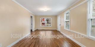 1921 Reynolds Street Gallery 24